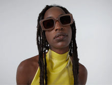 Lade das Bild in den Galerie-Viewer, Avery Sahara Sonnenbrille
