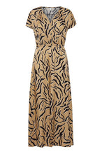 Lade das Bild in den Galerie-Viewer, PZALISA Dress /  Brown Animal Printed
