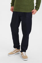 Lade das Bild in den Galerie-Viewer, AKJULIUS COTTON PLEAT PANT
